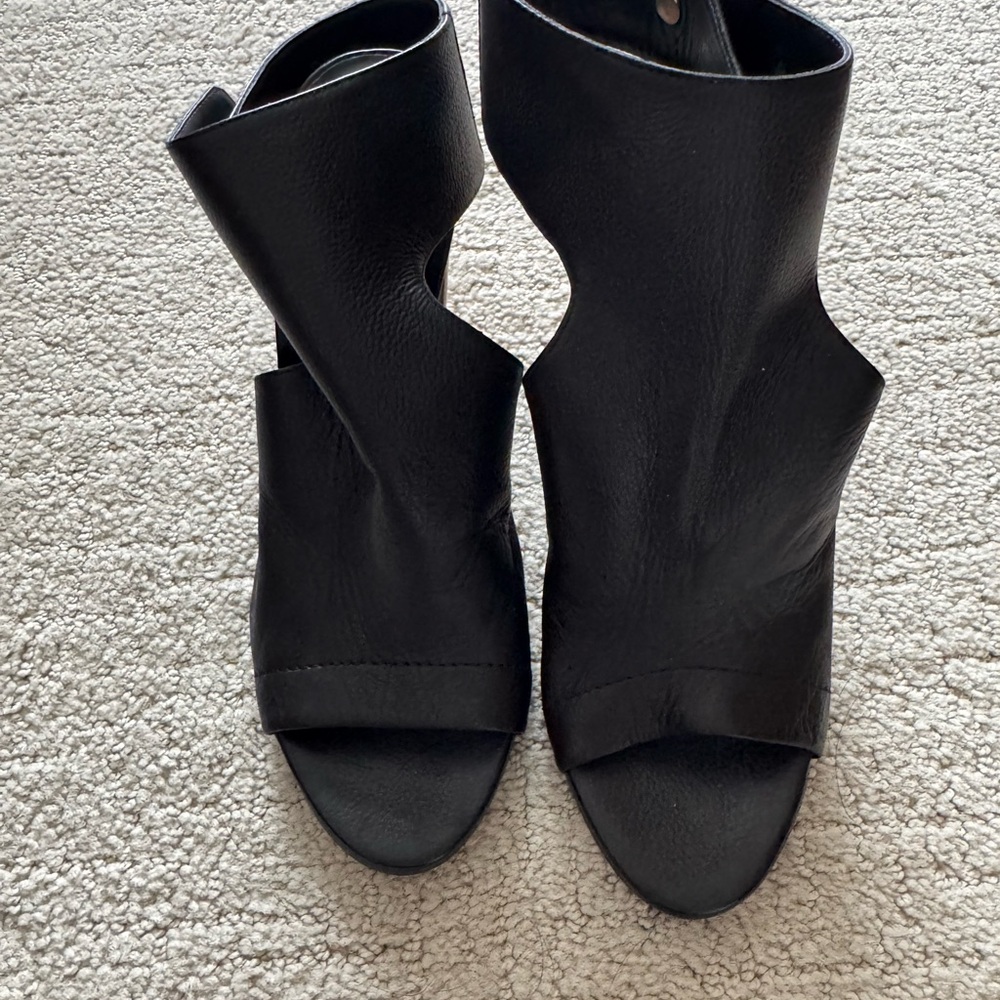 Vince Black Cutout Leather Open-Toe Heeled Sandals